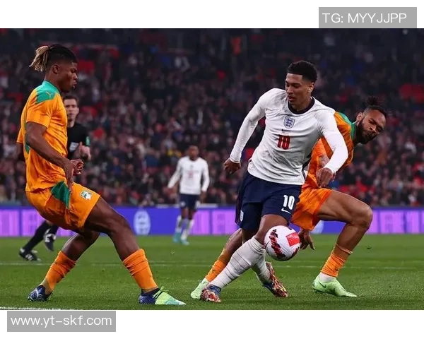 足球黑洞球星逆袭之路展现璀璨光芒震撼球迷心灵 足球黑洞球星逆袭之路展现璀璨光芒震撼球迷心灵