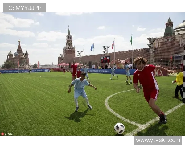 足球巨星合影珍贵瞬间 星光璀璨团结展现绿茵场友谊与荣耀 足球巨星合影珍贵瞬间 星光璀璨团结展现绿茵场友谊与荣耀