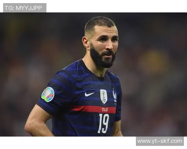 亚洲足坛巨星经典头型盘点与球场形象气质全面解析 亚洲足坛巨星经典头型盘点与球场形象气质全面解析